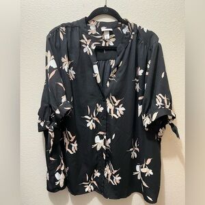 NWOT Ava & Viv 3x black floral blouse